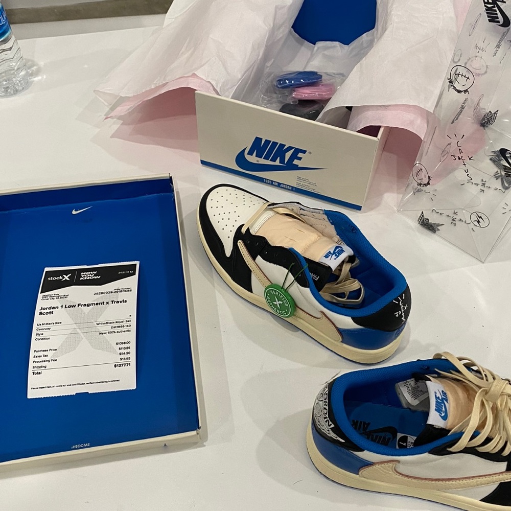 Jordan 1 Low Fragment x Travis Scott  w/ Box & Bonus Shoelaces
Size 7